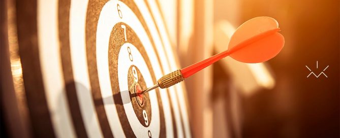 Imagem de dardo atingindo o alvo representando o conceito de 4 Ps do marketing