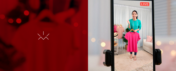 Imagem de celular filmanda uma mulher ilustrando o artigo Como criar stories que engajam para a sua empresa?